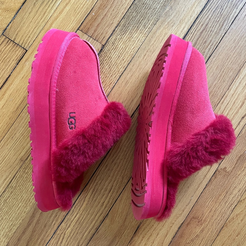 Red UGG Disquette slippers in size 9! Bought last year. - Picture 7 of 9